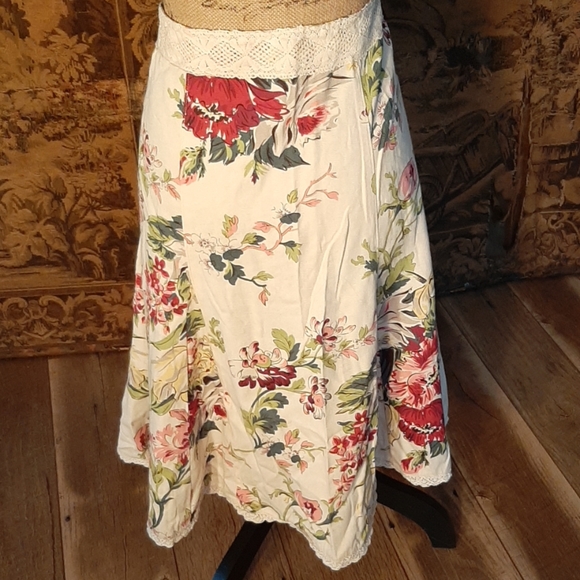 CAbi gorgeous floral skirt 12 - Picture 3 of 8